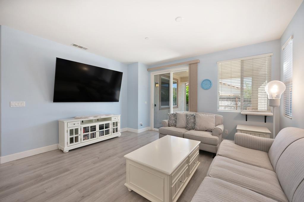 Detail Gallery Image 14 of 30 For 4869 Tusk Way, Elk Grove,  CA 95757 - 3 Beds | 2 Baths