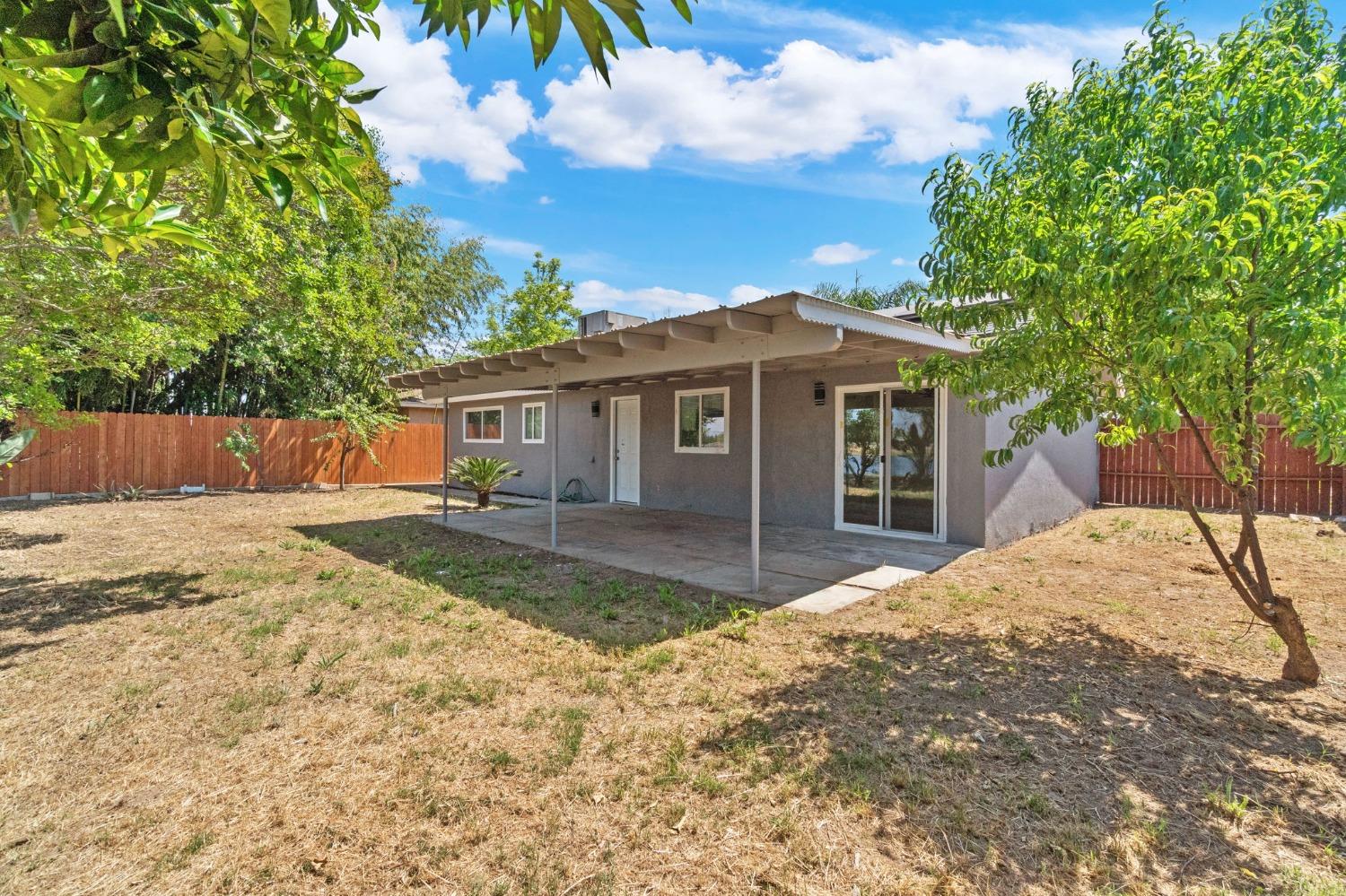 Detail Gallery Image 24 of 25 For 1704 E Los Altos Ave, Fresno,  CA 93710 - 3 Beds | 2 Baths