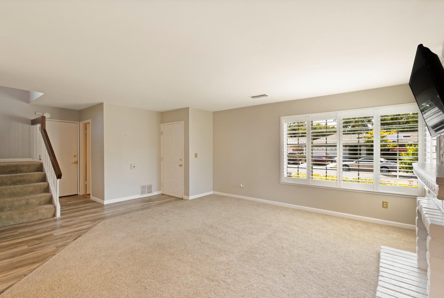 Detail Gallery Image 8 of 52 For 6627 Creekmont Way, Citrus Heights,  CA 95621 - 4 Beds | 2/1 Baths