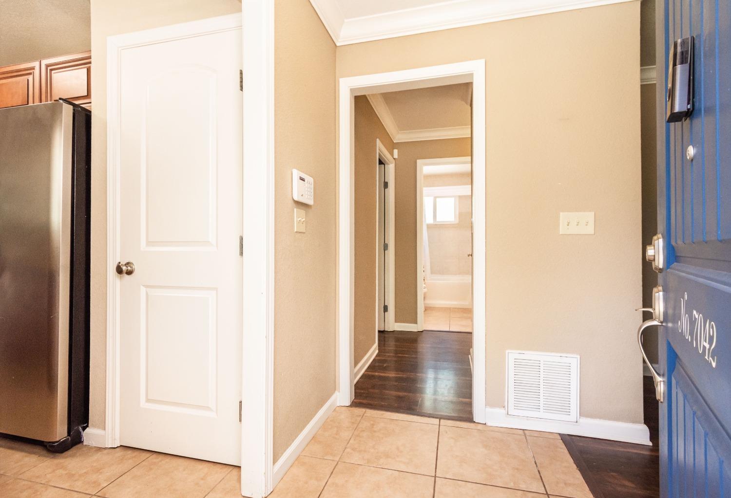 Detail Gallery Image 9 of 32 For 7042 Van Maren Ln, Citrus Heights,  CA 95621 - 3 Beds | 1/1 Baths