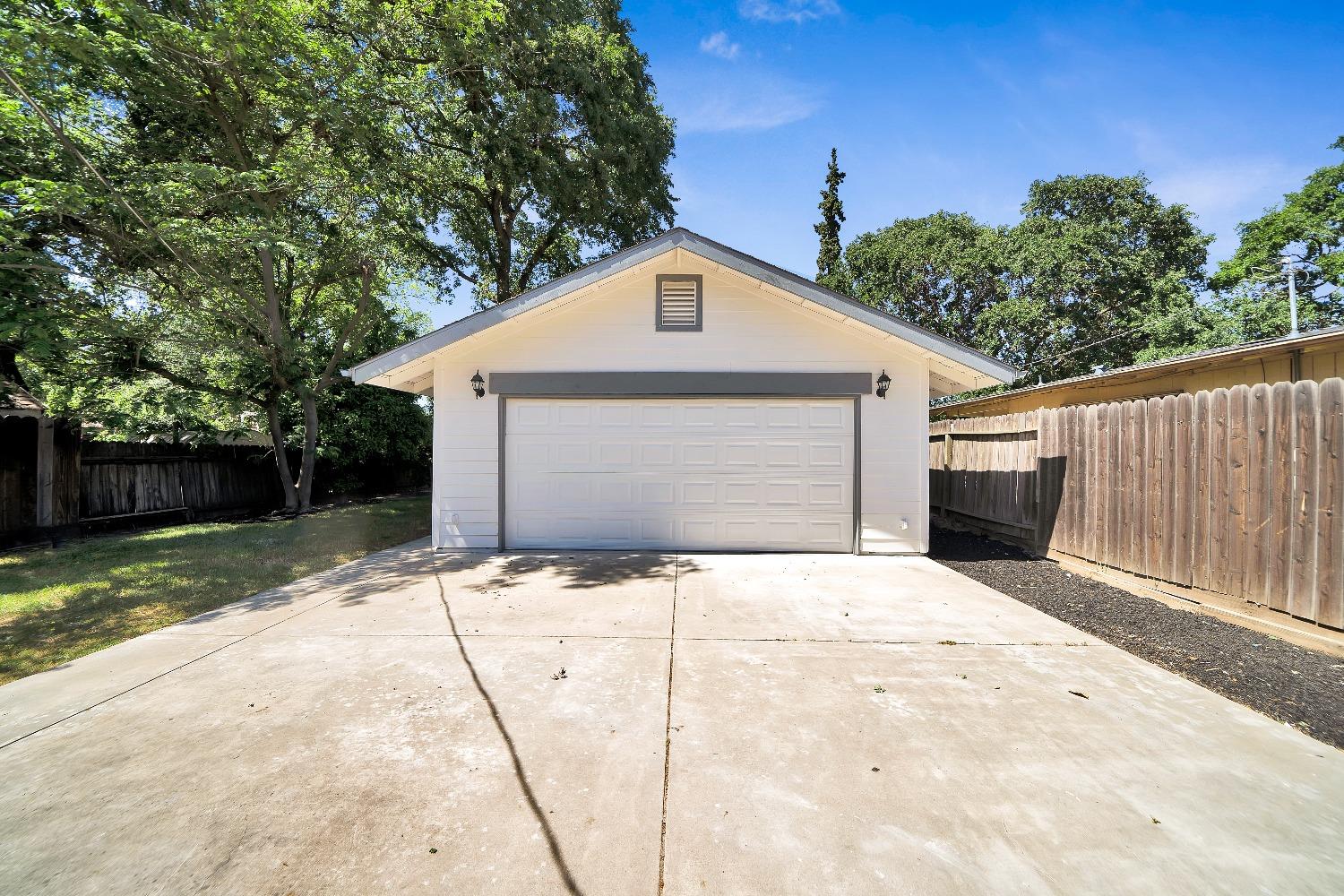 Lucerne Avenue, Stockton, California image 28