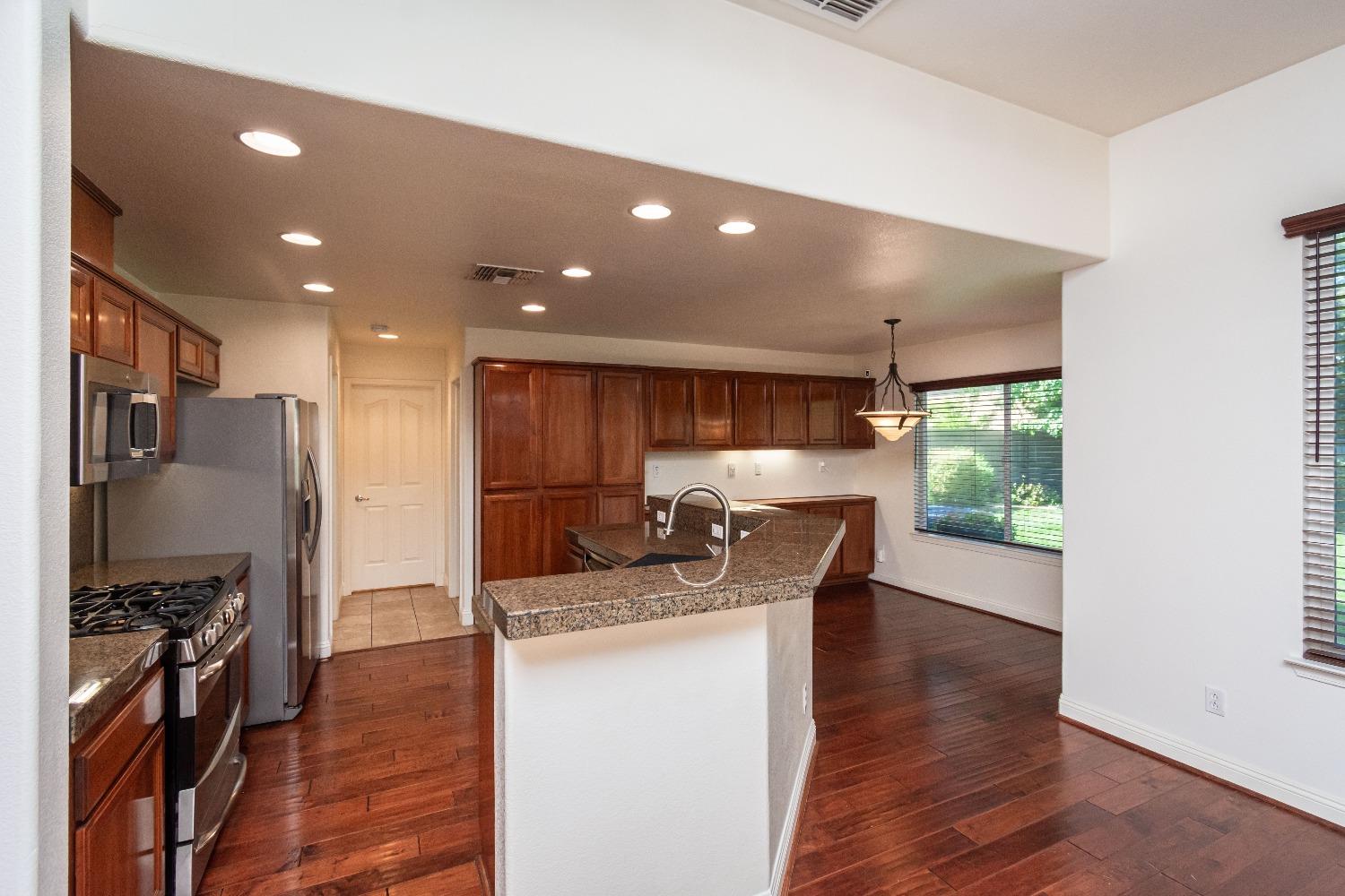 Detail Gallery Image 20 of 43 For 4624 Woodhawk Way, Antelope,  CA 95843 - 4 Beds | 3 Baths