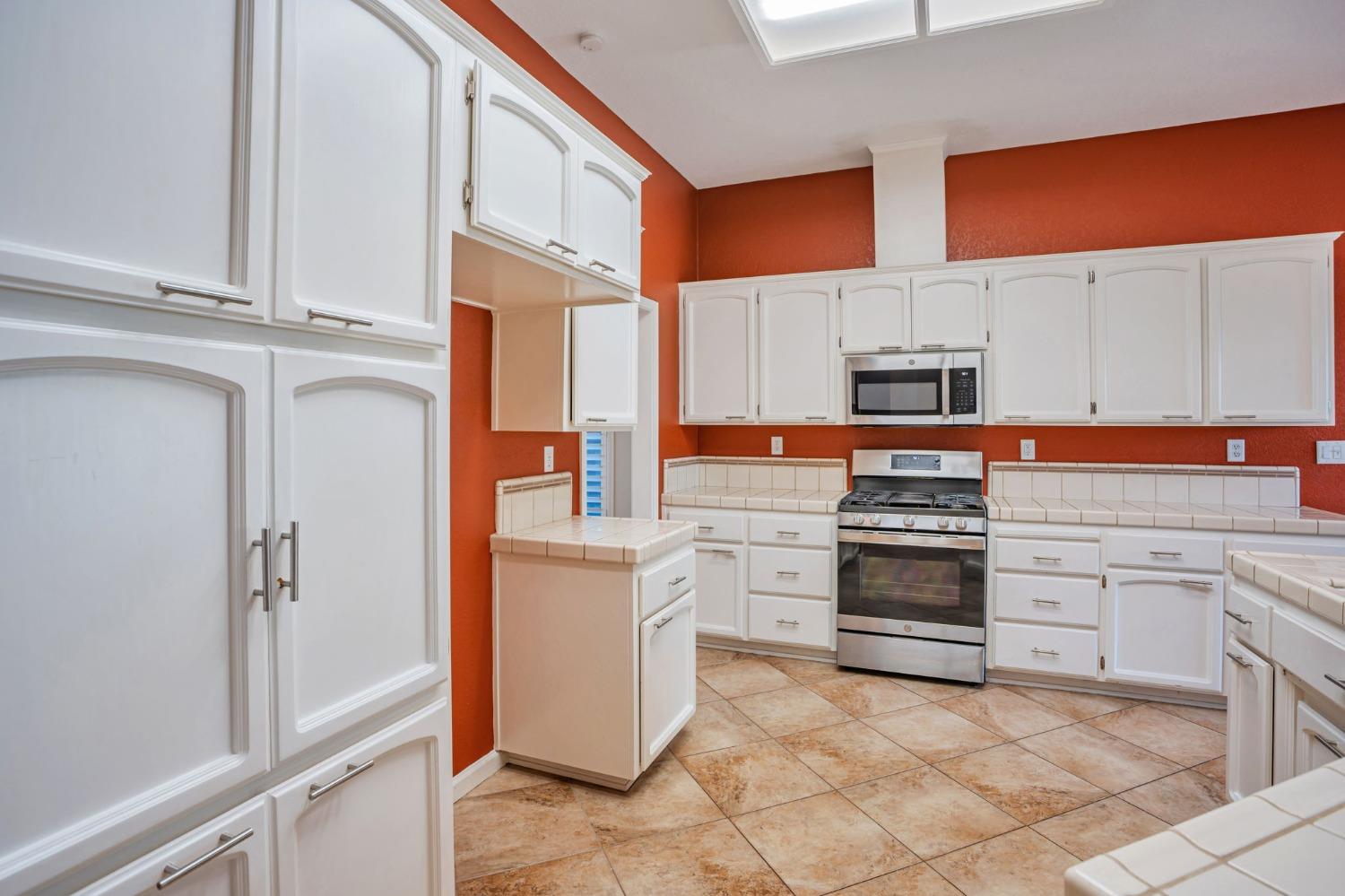Detail Gallery Image 20 of 47 For 9034 Acorn Ridge Cir, Elk Grove,  CA 95758 - 4 Beds | 2 Baths