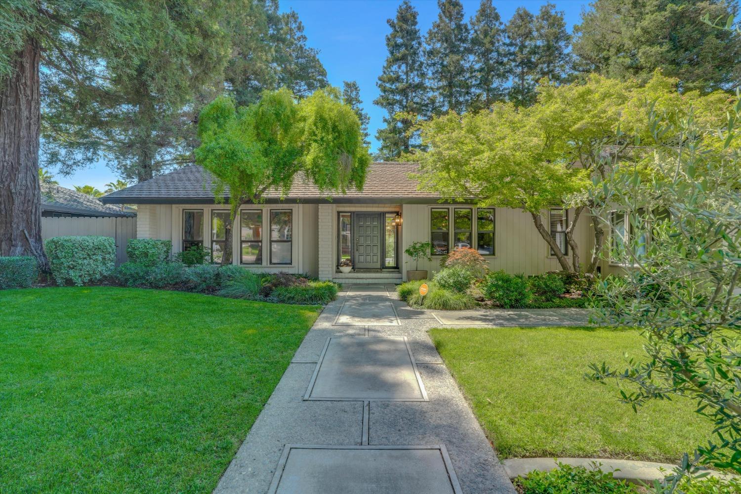 Detail Gallery Image 1 of 52 For 1900 Simon Dr, Turlock,  CA 95382 - 4 Beds | 2/1 Baths