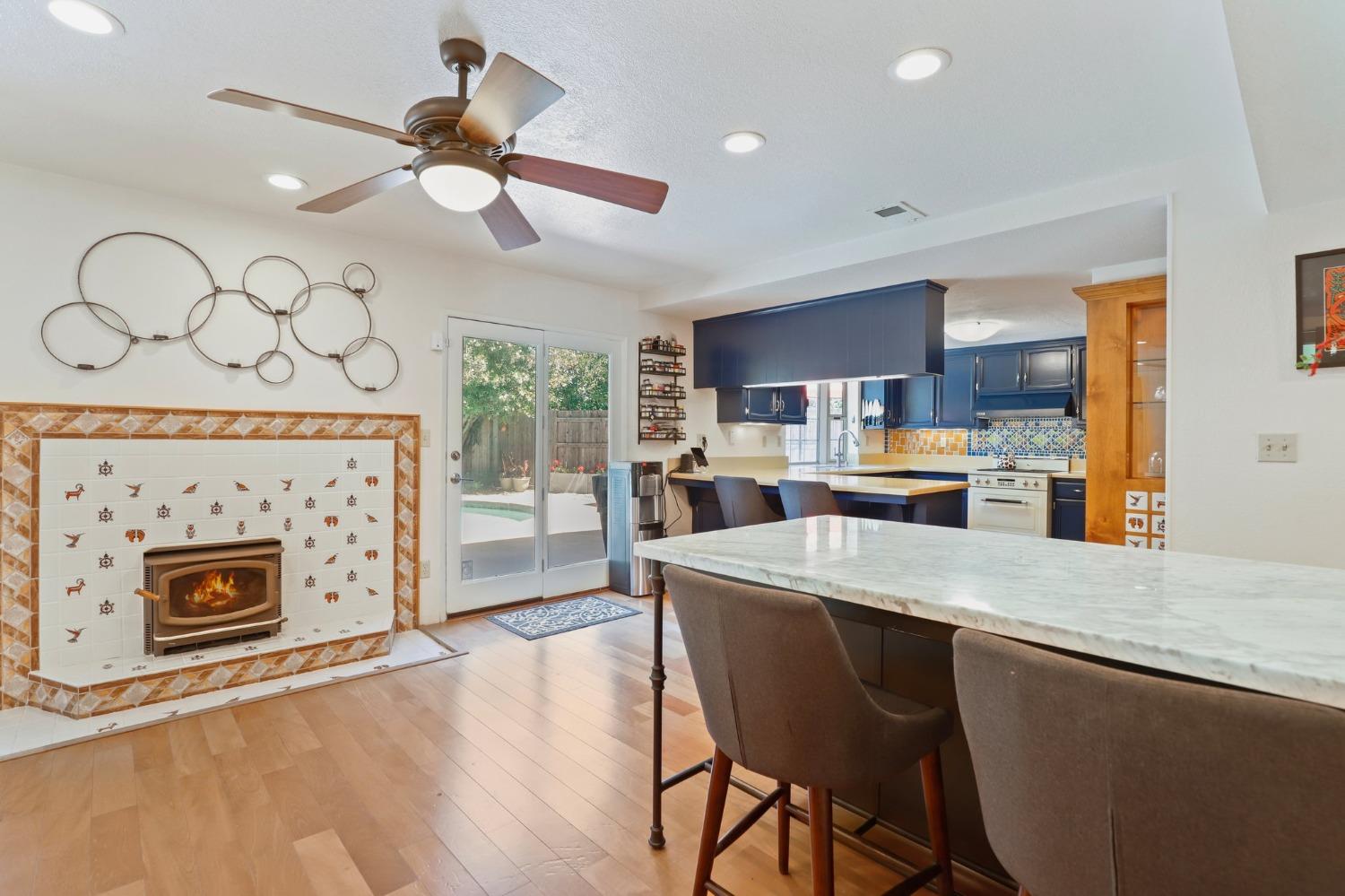 Alameda Ave, Davis, California image 18