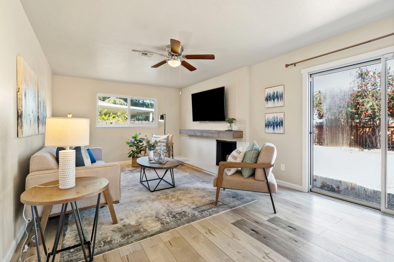 Detail Gallery Image 4 of 33 For 2732 Northglen St, Sacramento,  CA 95833 - 3 Beds | 2 Baths