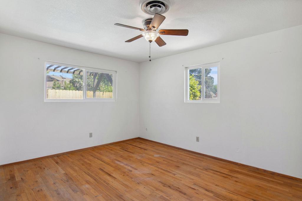 Detail Gallery Image 16 of 27 For 990 E C St, Oakdale,  CA 95361 - 3 Beds | 2 Baths