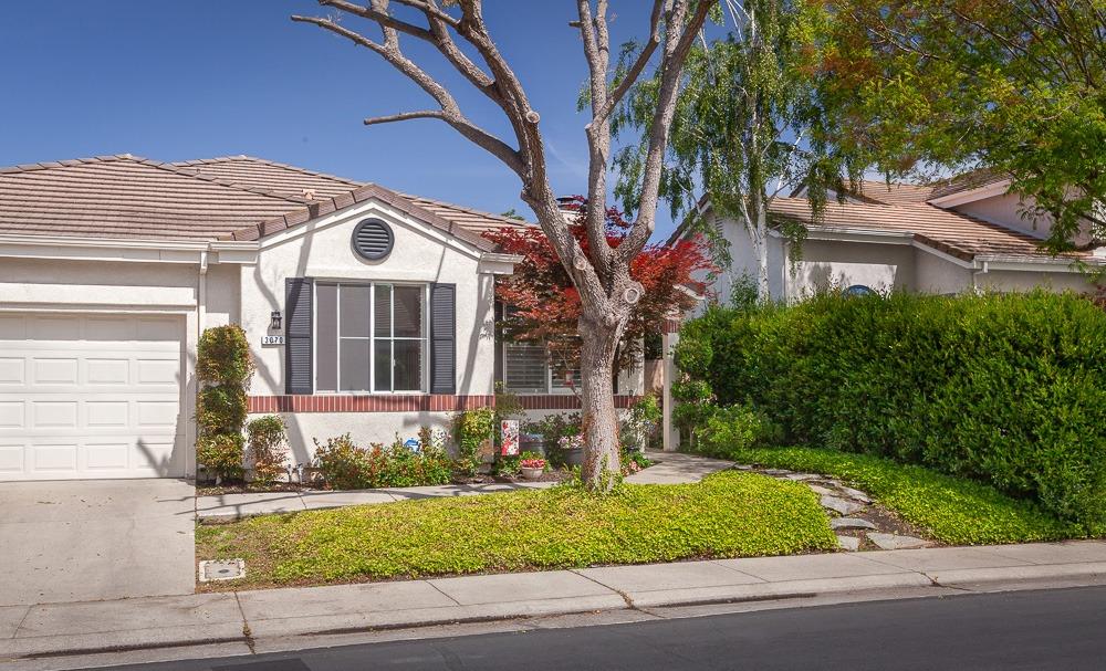 Detail Gallery Image 4 of 44 For 3070 Carousel Cir, Stockton,  CA 95219 - 3 Beds | 2 Baths
