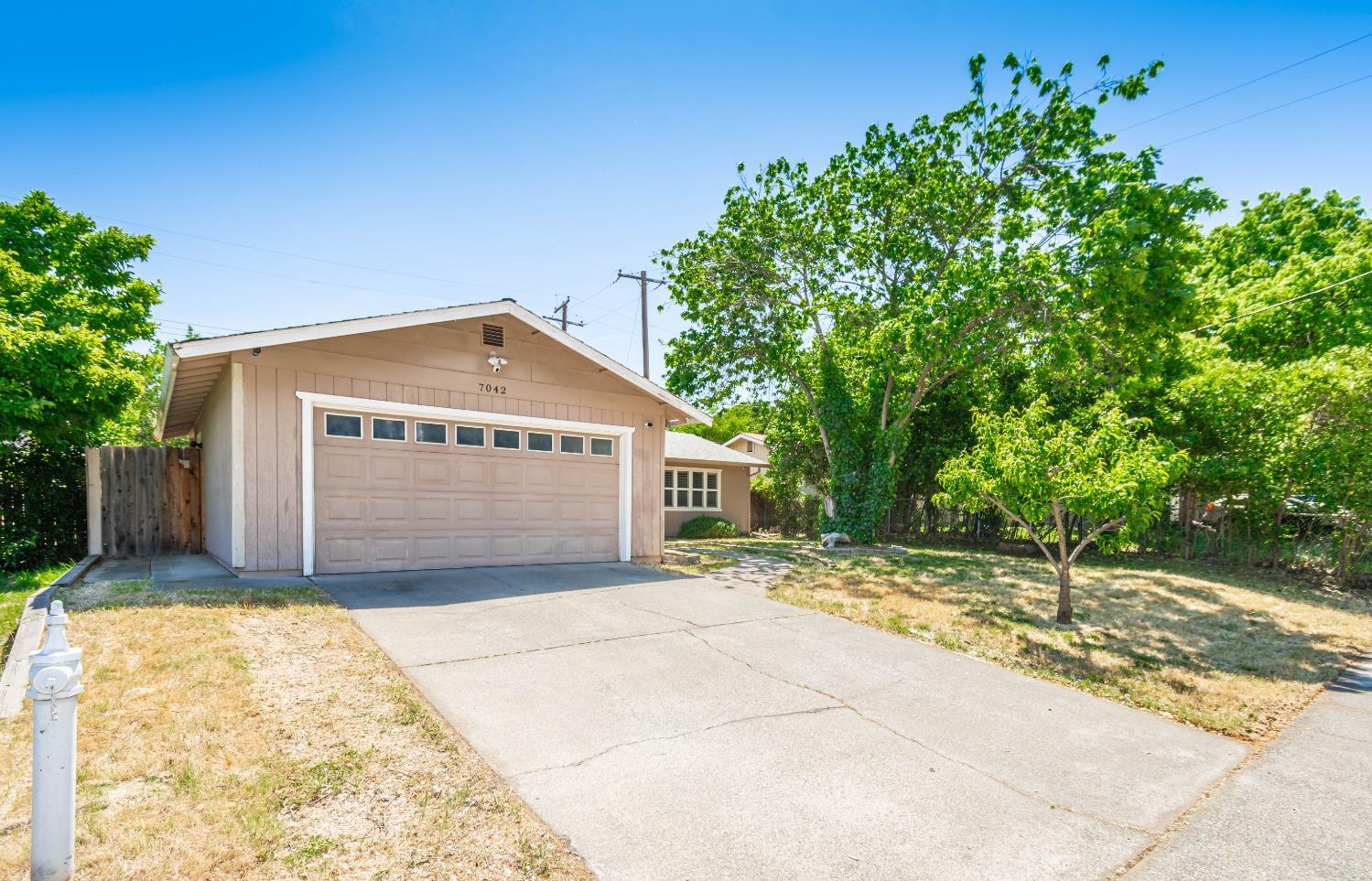 Detail Gallery Image 4 of 32 For 7042 Van Maren Ln, Citrus Heights,  CA 95621 - 3 Beds | 1/1 Baths