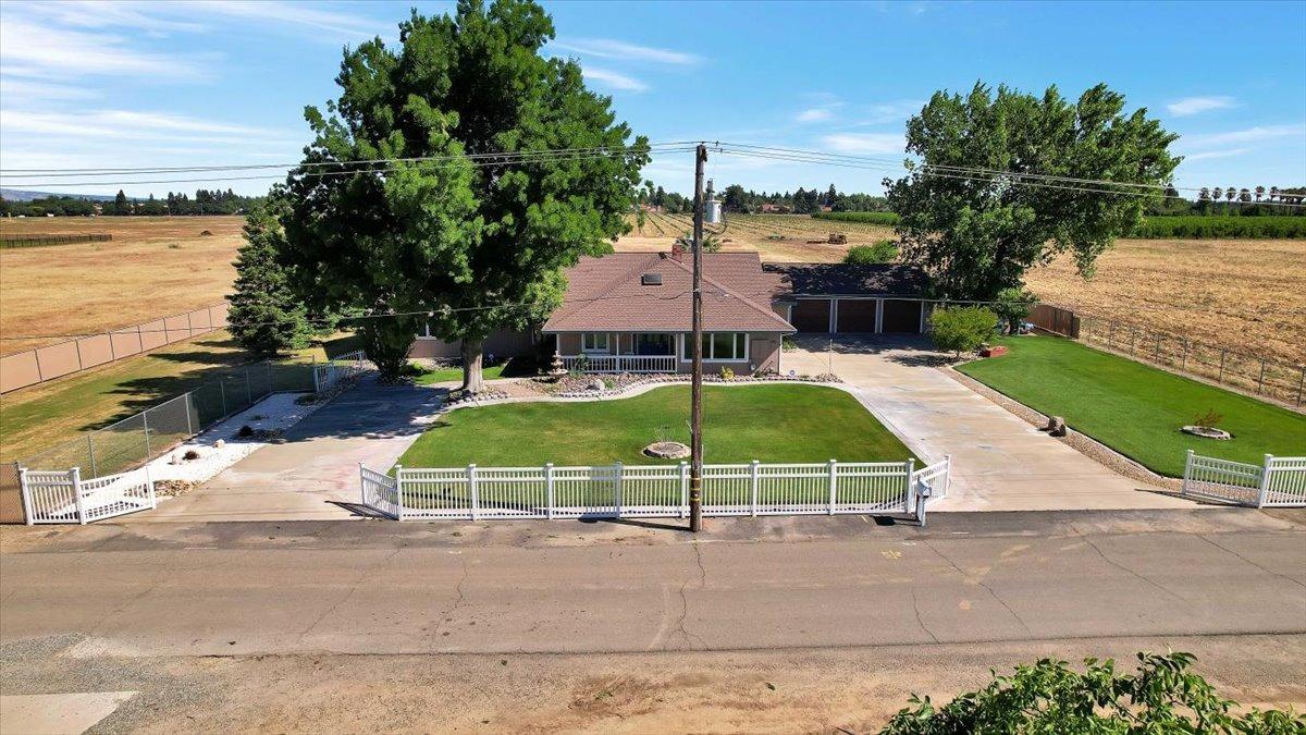 Detail Gallery Image 5 of 99 For 1721 Starr St, Yuba City,  CA 95993 - 5 Beds | 3 Baths