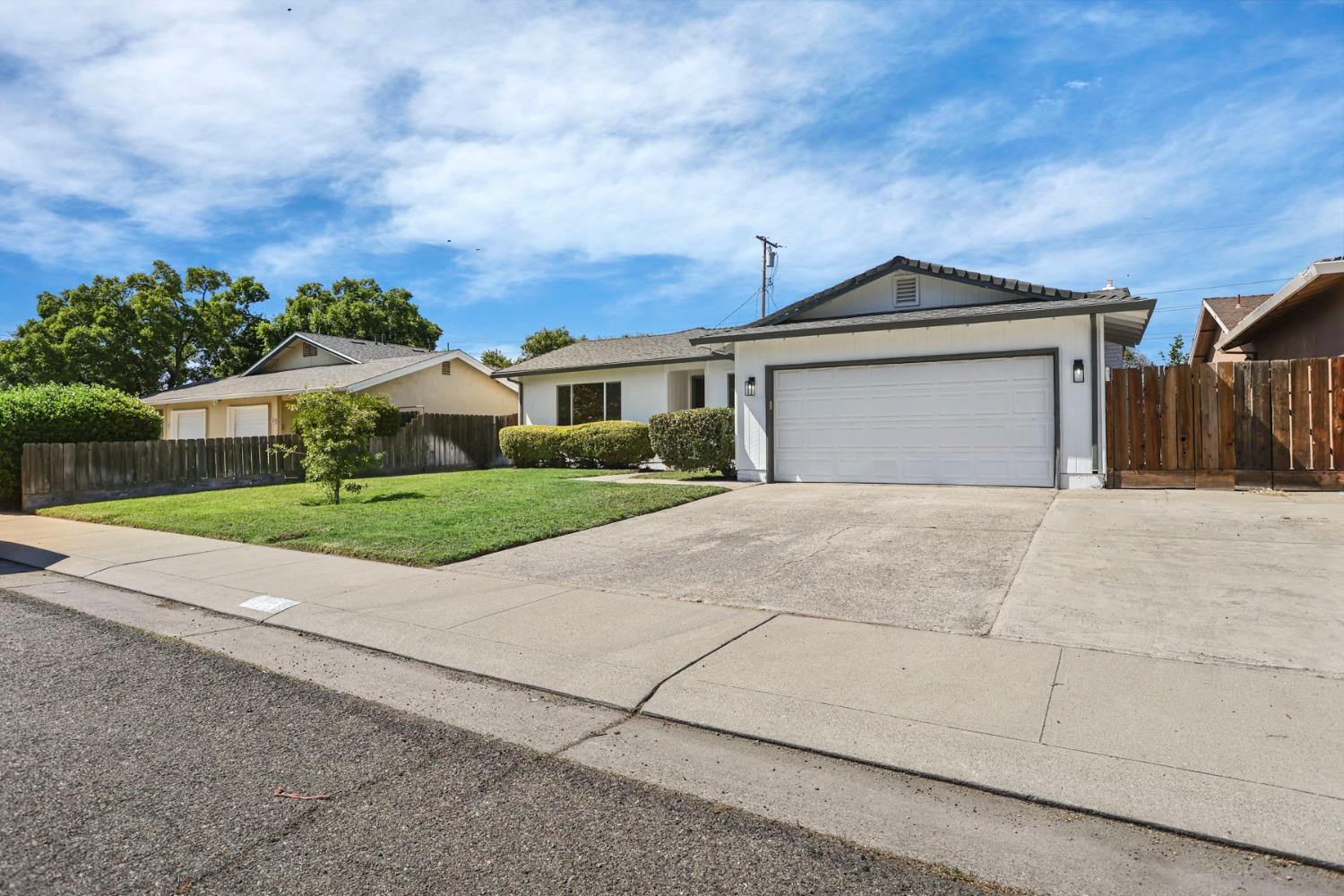 Detail Gallery Image 2 of 34 For 2715 Madrone Ave, Stockton,  CA 95207 - 3 Beds | 2 Baths