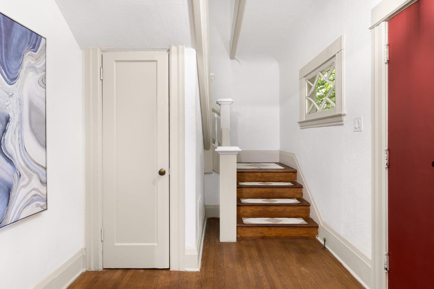 Detail Gallery Image 17 of 43 For 2012 F St, Sacramento,  CA 95811 - 5 Beds | 2 Baths