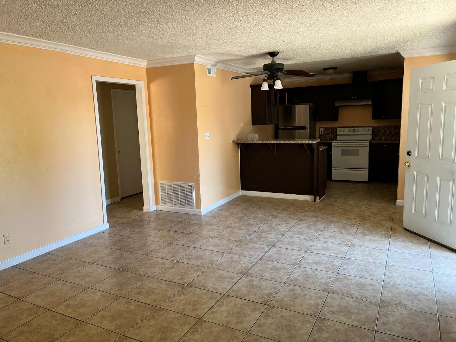 Detail Gallery Image 2 of 11 For 2923 Monte Diablo Ave #1,  Stockton,  CA 95203 - 2 Beds | 1 Baths