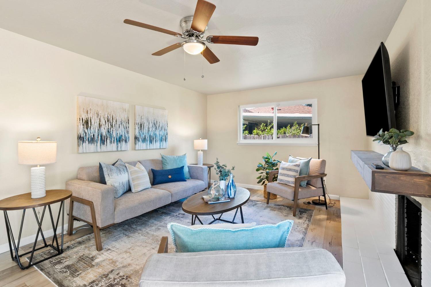 Detail Gallery Image 5 of 33 For 2732 Northglen St, Sacramento,  CA 95833 - 3 Beds | 2 Baths