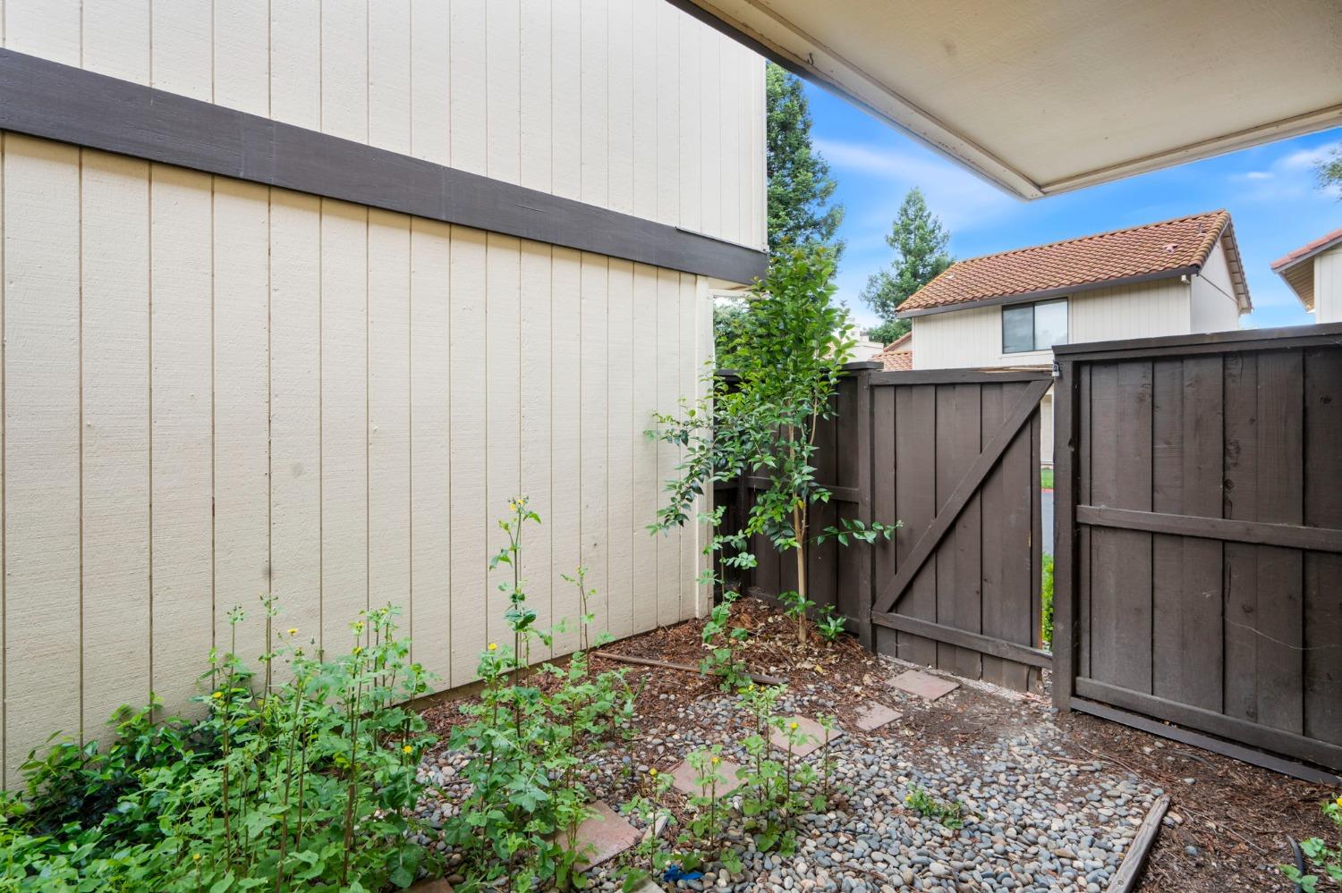 Detail Gallery Image 20 of 24 For 6870 Calvine Rd, Sacramento,  CA 95823 - 3 Beds | 2/1 Baths