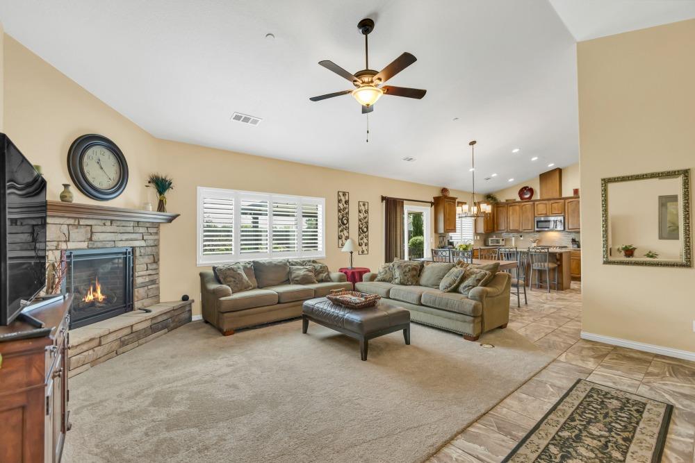 Detail Gallery Image 8 of 56 For 745 Parkridge Dr, Galt,  CA 95632 - 3 Beds | 2/1 Baths