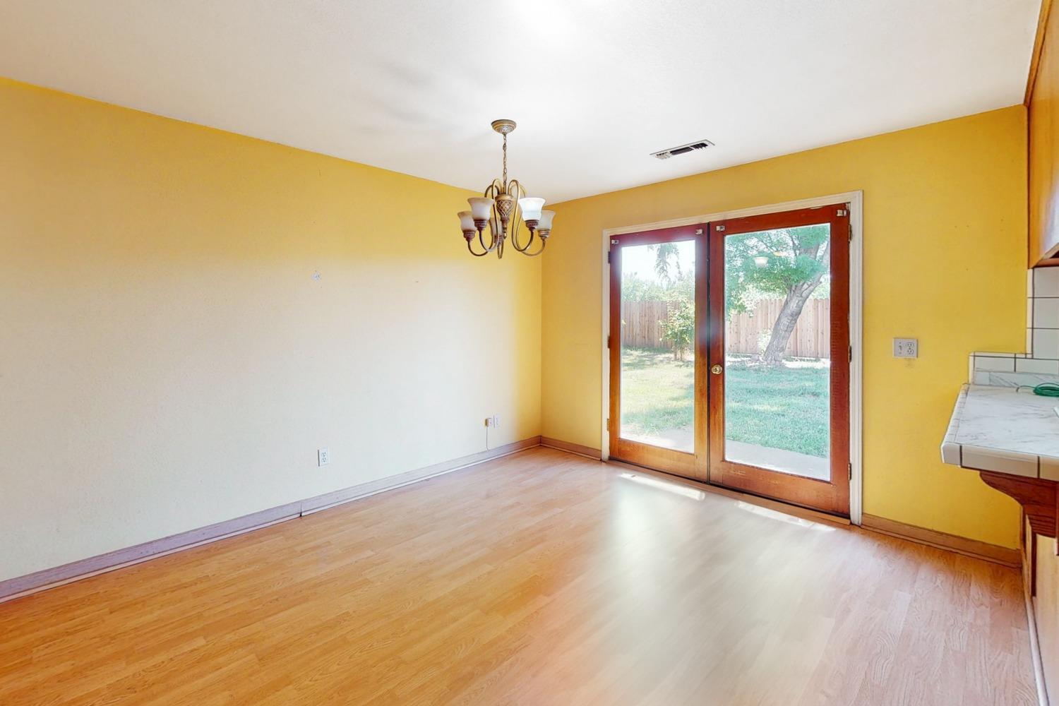 Detail Gallery Image 12 of 37 For 338 Rose Ln, Yuba City,  CA 95993 - 3 Beds | 2 Baths