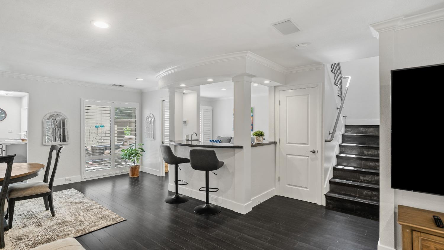 Elmhurst Circle, Sacramento, California image 13