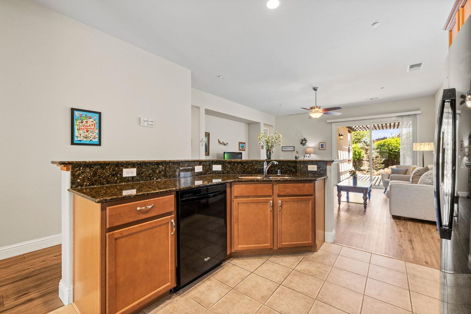 Detail Gallery Image 7 of 54 For 2081 Abby Gate Dr, Roseville,  CA 95747 - 3 Beds | 2 Baths