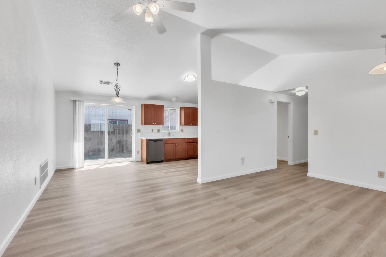Detail Gallery Image 8 of 20 For 4355 Pow Way, Sacramento,  CA 95820 - 3 Beds | 2 Baths