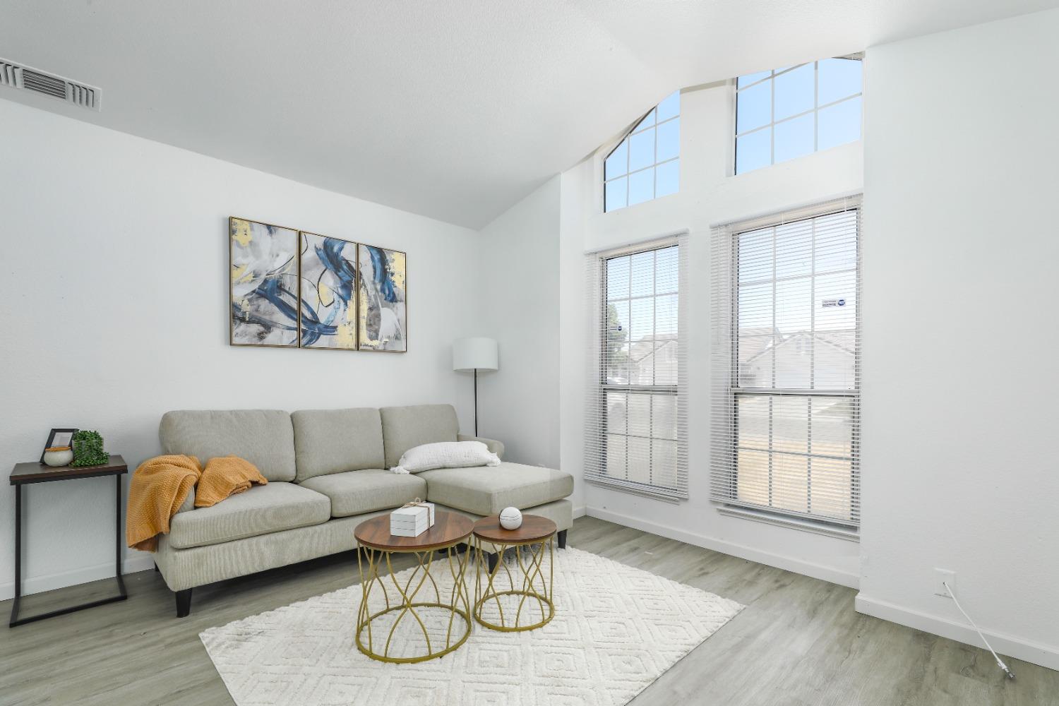 Detail Gallery Image 8 of 29 For 8004 Parkgate Way, Sacramento,  CA 95828 - 4 Beds | 2 Baths