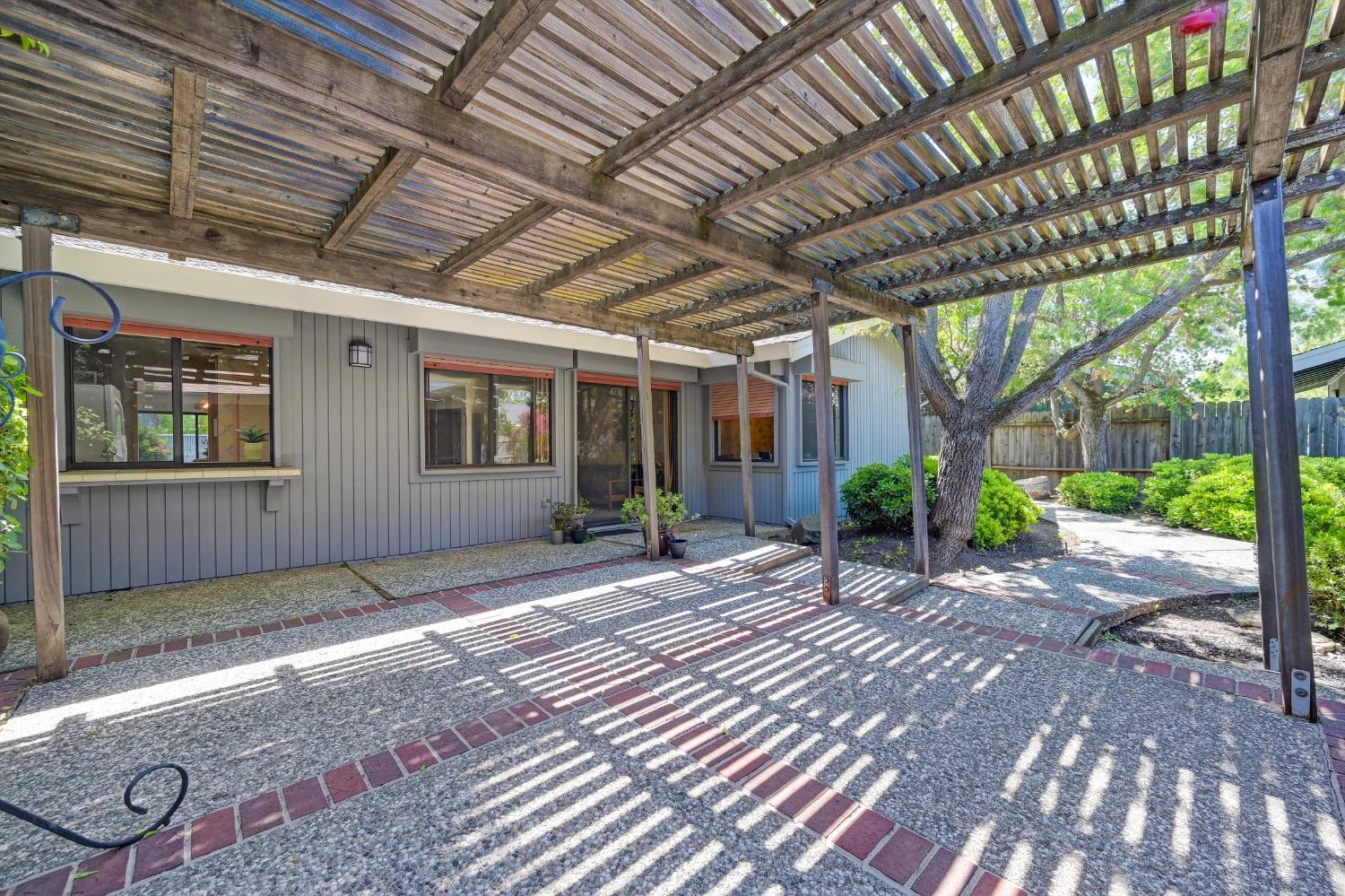 Lake Boulevard, Davis, California image 15