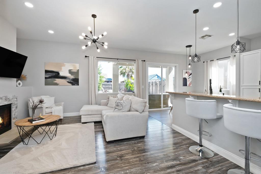 Detail Gallery Image 4 of 32 For 1129 Twinberry St, Plumas Lake,  CA 95961 - 3 Beds | 2 Baths