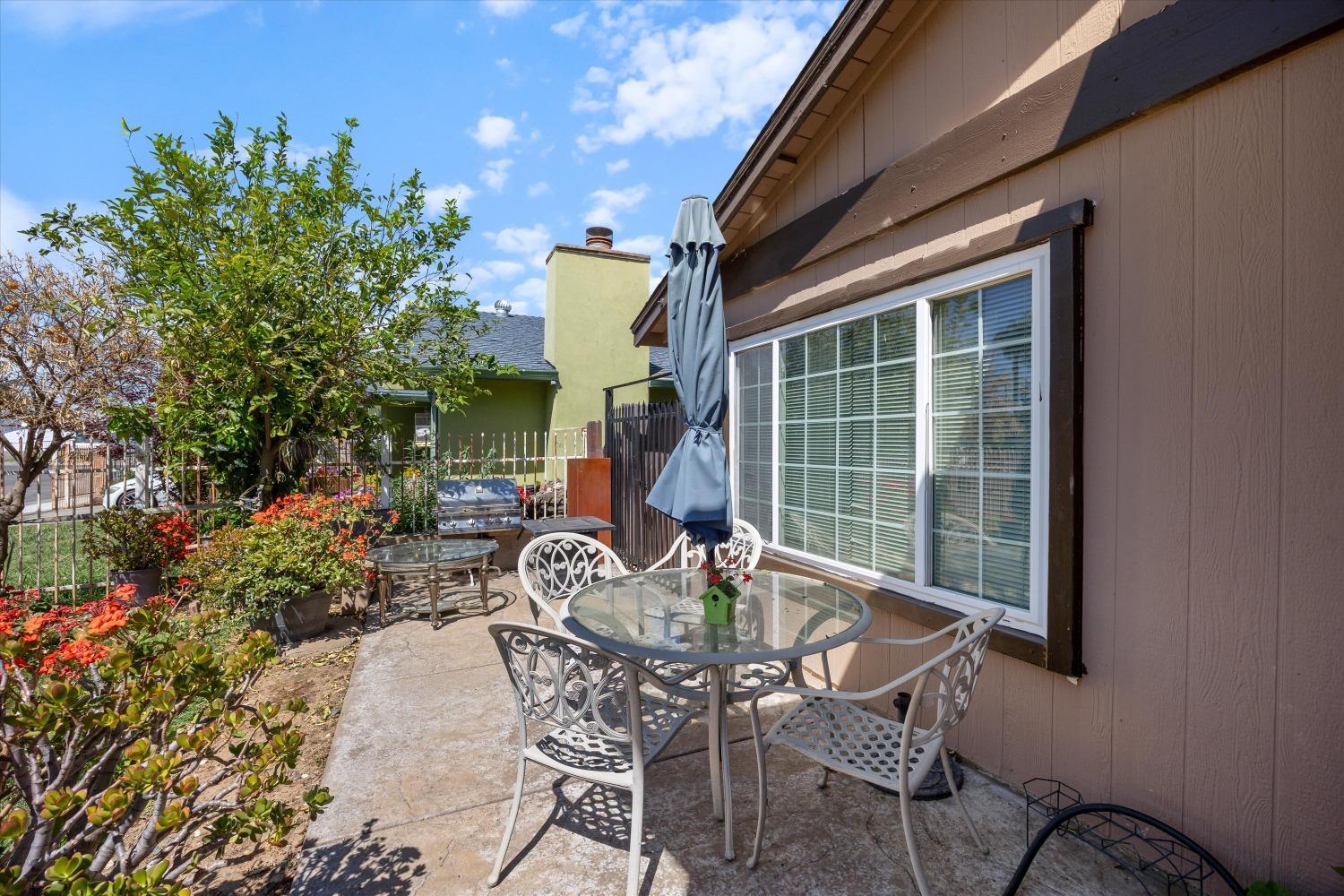 Detail Gallery Image 5 of 32 For 7637 Maralee Way, Sacramento,  CA 95824 - 4 Beds | 2 Baths