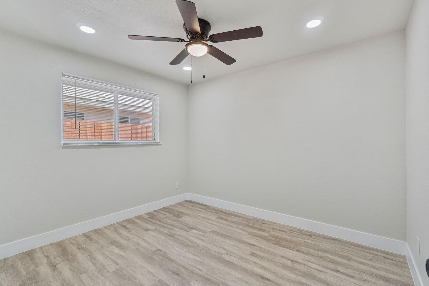 Detail Gallery Image 15 of 25 For 1704 E Los Altos Ave, Fresno,  CA 93710 - 3 Beds | 2 Baths