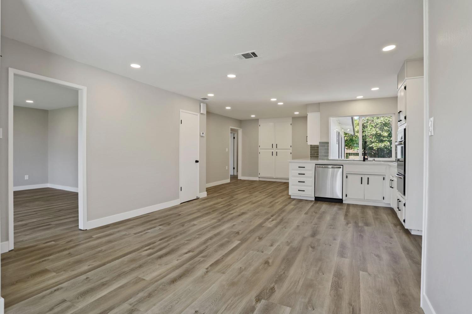 Detail Gallery Image 8 of 34 For 2715 Madrone Ave, Stockton,  CA 95207 - 3 Beds | 2 Baths