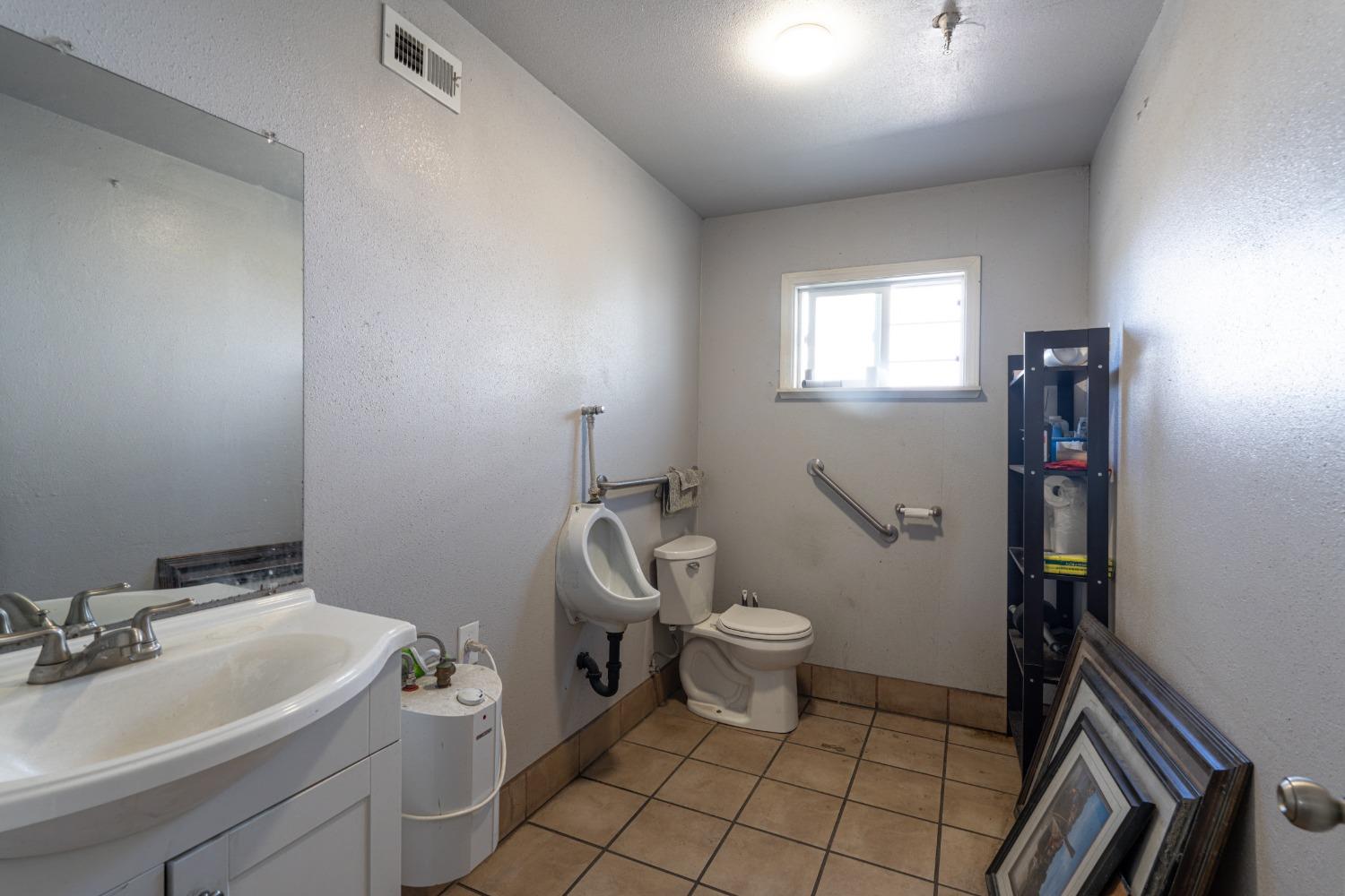 Detail Gallery Image 33 of 52 For 1107 Gibson Rd, Woodland,  CA 95695 - – Beds | – Baths