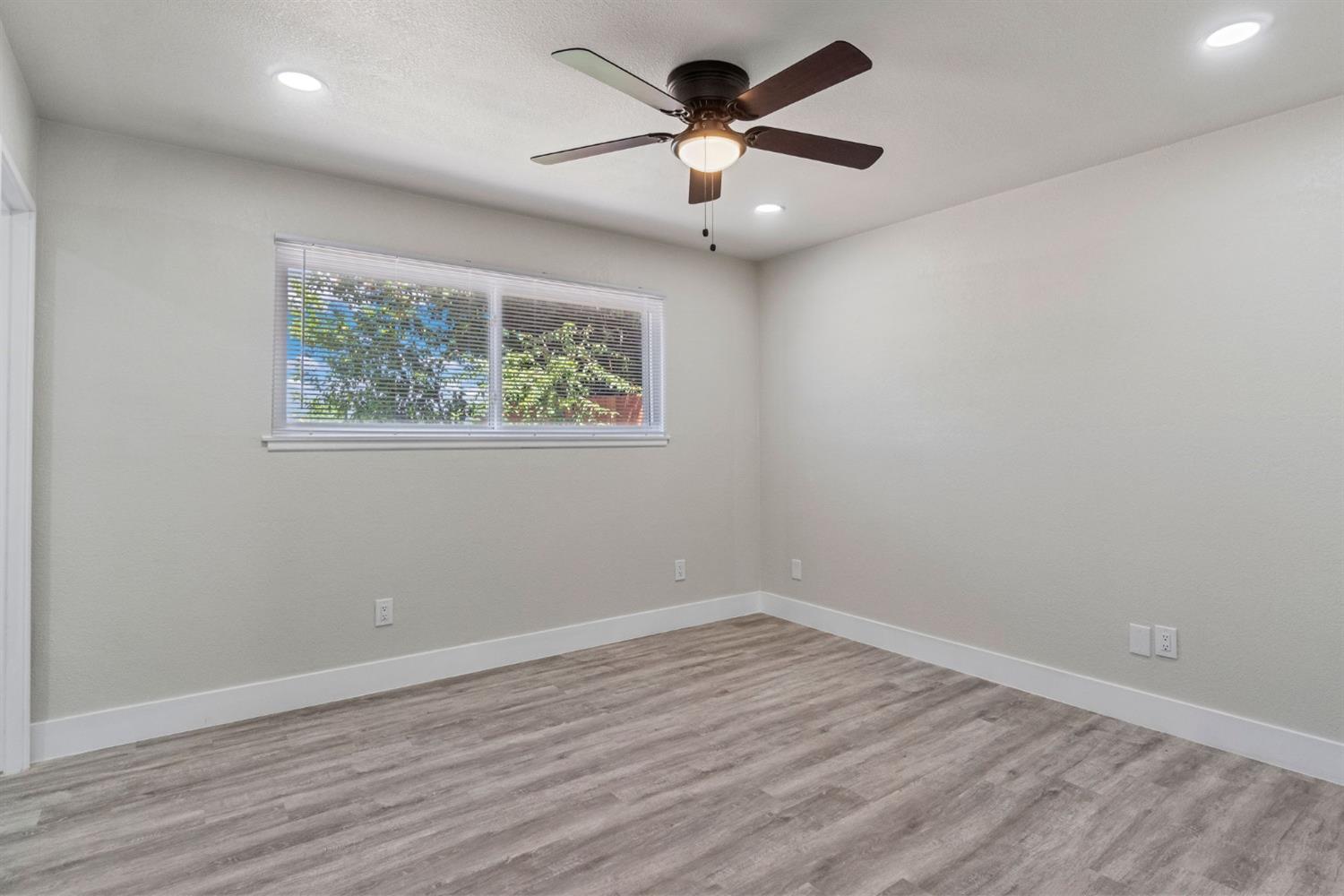 Detail Gallery Image 19 of 25 For 1704 E Los Altos Ave, Fresno,  CA 93710 - 3 Beds | 2 Baths