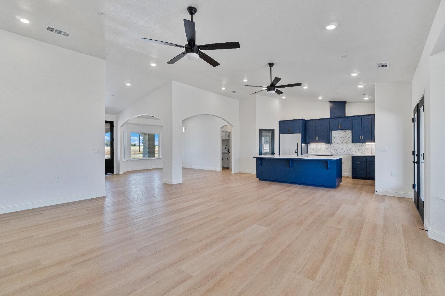 Detail Gallery Image 9 of 39 For 15709 Road 29, Madera,  CA 93636 - 8 Beds | 6 Baths