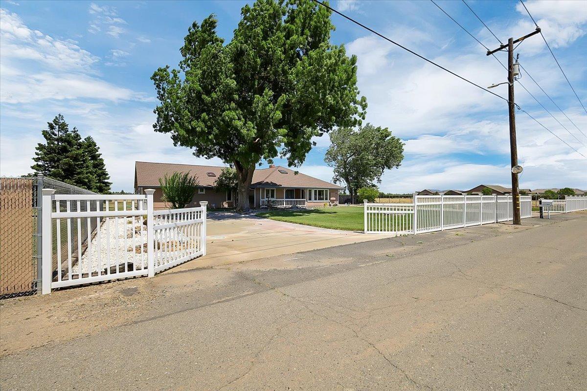 Detail Gallery Image 7 of 99 For 1721 Starr St, Yuba City,  CA 95993 - 5 Beds | 3 Baths