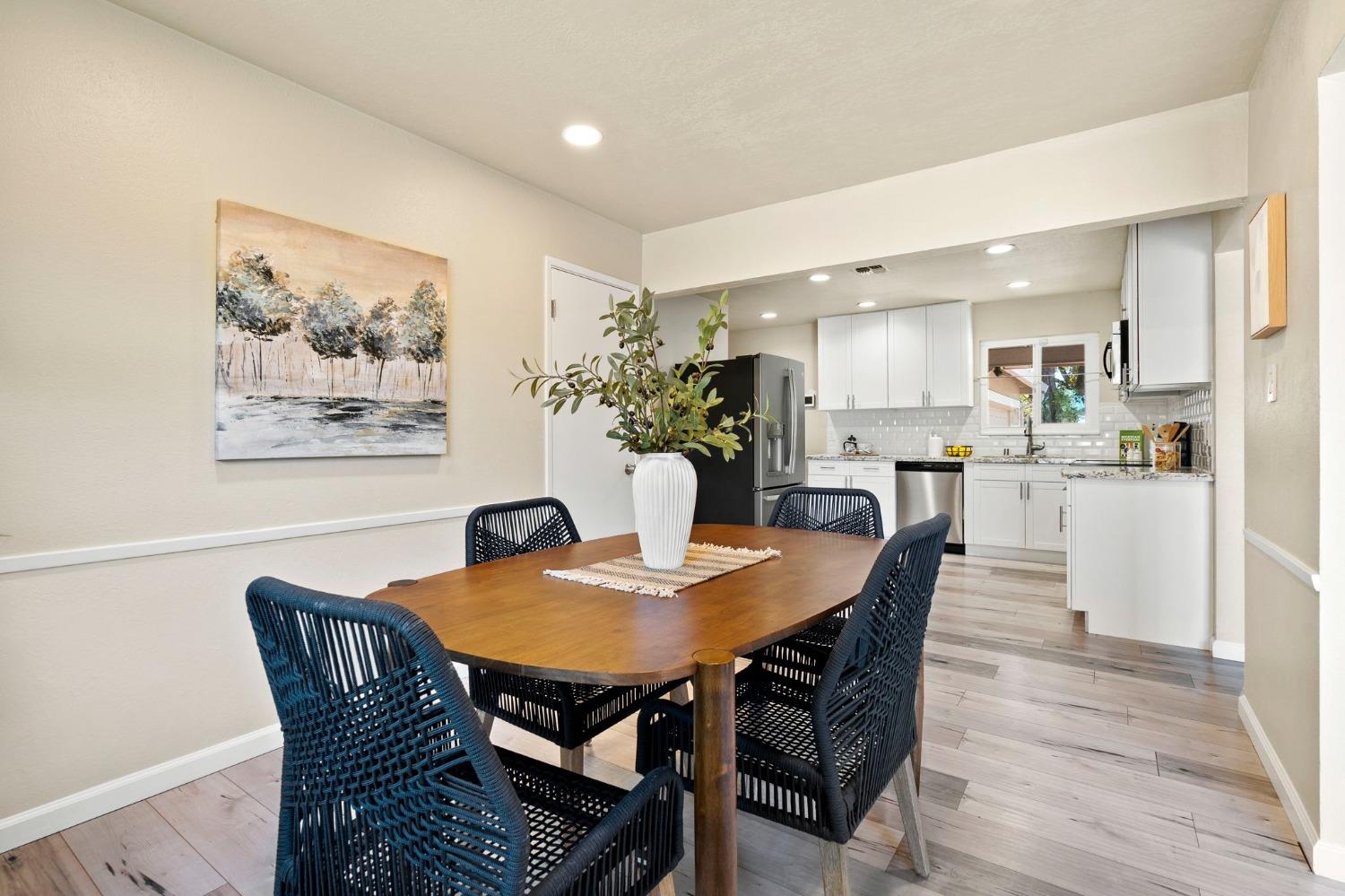 Detail Gallery Image 10 of 33 For 2732 Northglen St, Sacramento,  CA 95833 - 3 Beds | 2 Baths