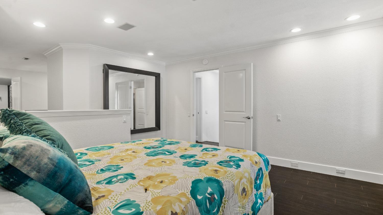 Elmhurst Circle, Sacramento, California image 31