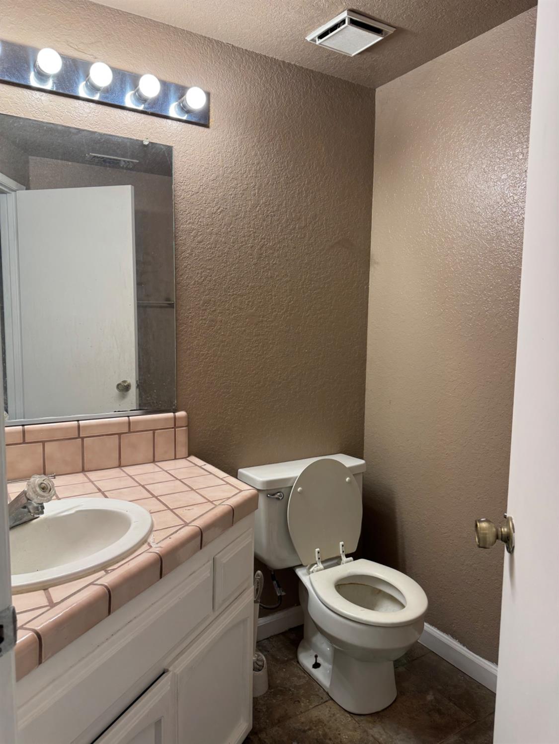Detail Gallery Image 10 of 21 For 2036 Sheldon Dr, Modesto,  CA 95350 - 4 Beds | 2/1 Baths