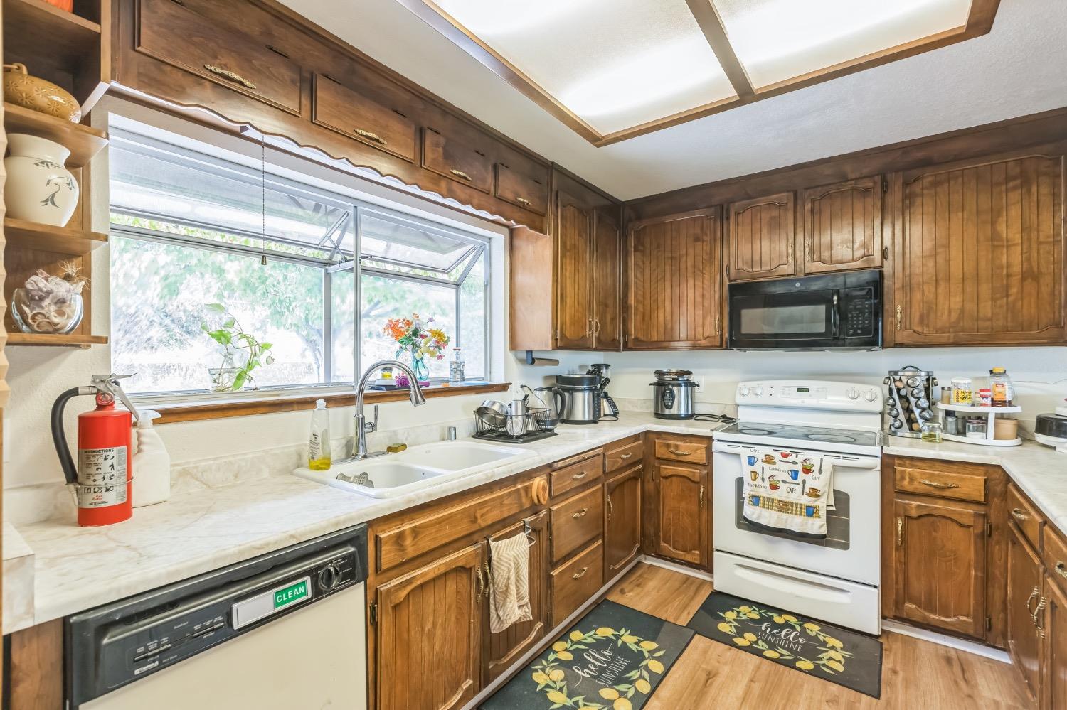 Detail Gallery Image 14 of 52 For 5416 Royal Oaks Dr, Oroville,  CA 95966 - 3 Beds | 2/1 Baths