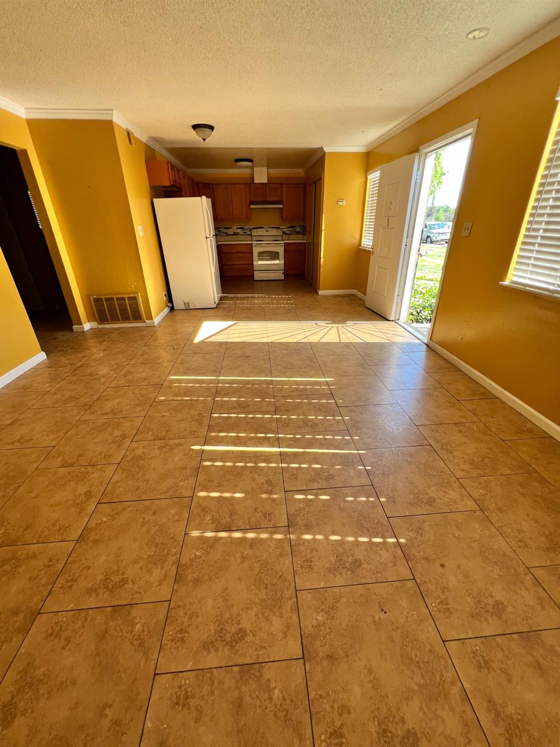 Detail Gallery Image 3 of 10 For 1316 Occidental Ave #1,  Stockton,  CA 95203 - 2 Beds | 1 Baths