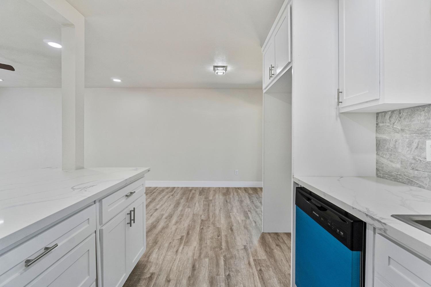 Detail Gallery Image 11 of 25 For 1704 E Los Altos Ave, Fresno,  CA 93710 - 3 Beds | 2 Baths