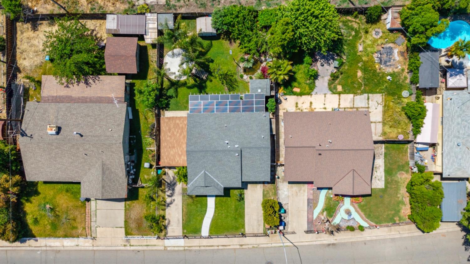 Detail Gallery Image 3 of 34 For 2349 Pinedale Ave, Merced,  CA 95348 - 3 Beds | 2 Baths