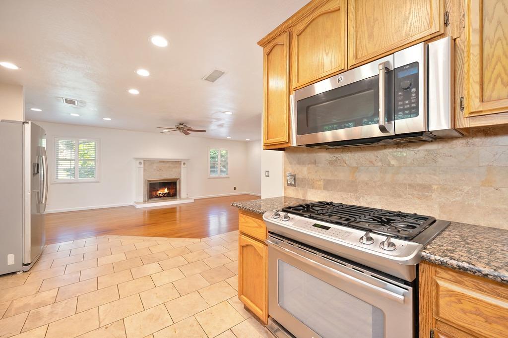 Detail Gallery Image 9 of 31 For 5349 Mcmillan Dr, Fair Oaks,  CA 95628 - 3 Beds | 2 Baths