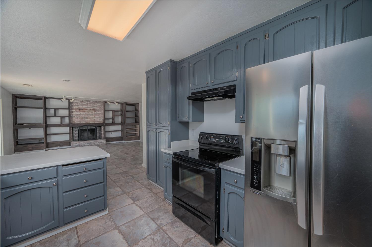 Detail Gallery Image 2 of 50 For 2104 Golden Leaf Ct, Modesto,  CA 95355 - 4 Beds | 2/1 Baths