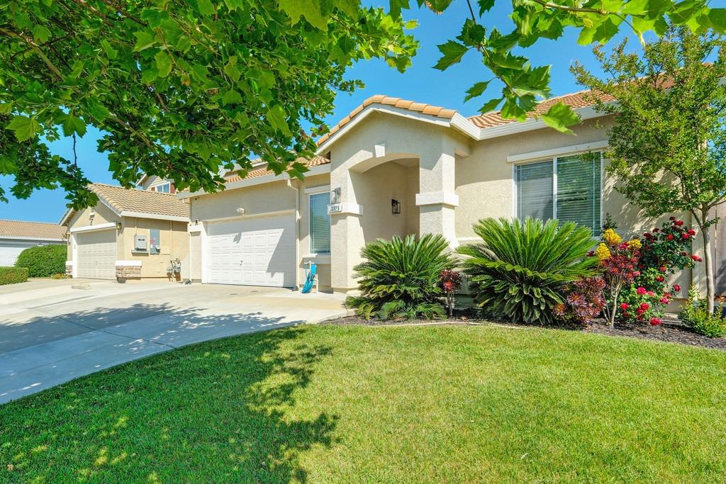 Detail Gallery Image 2 of 32 For 1129 Twinberry St, Plumas Lake,  CA 95961 - 3 Beds | 2 Baths