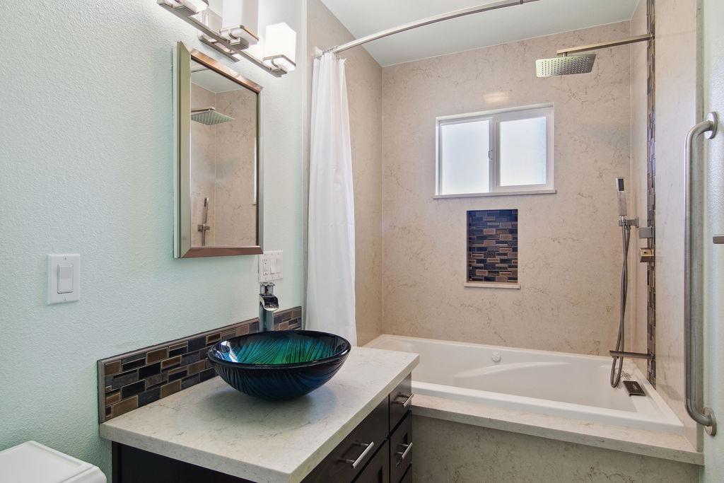 Detail Gallery Image 11 of 27 For 990 E C St, Oakdale,  CA 95361 - 3 Beds | 2 Baths