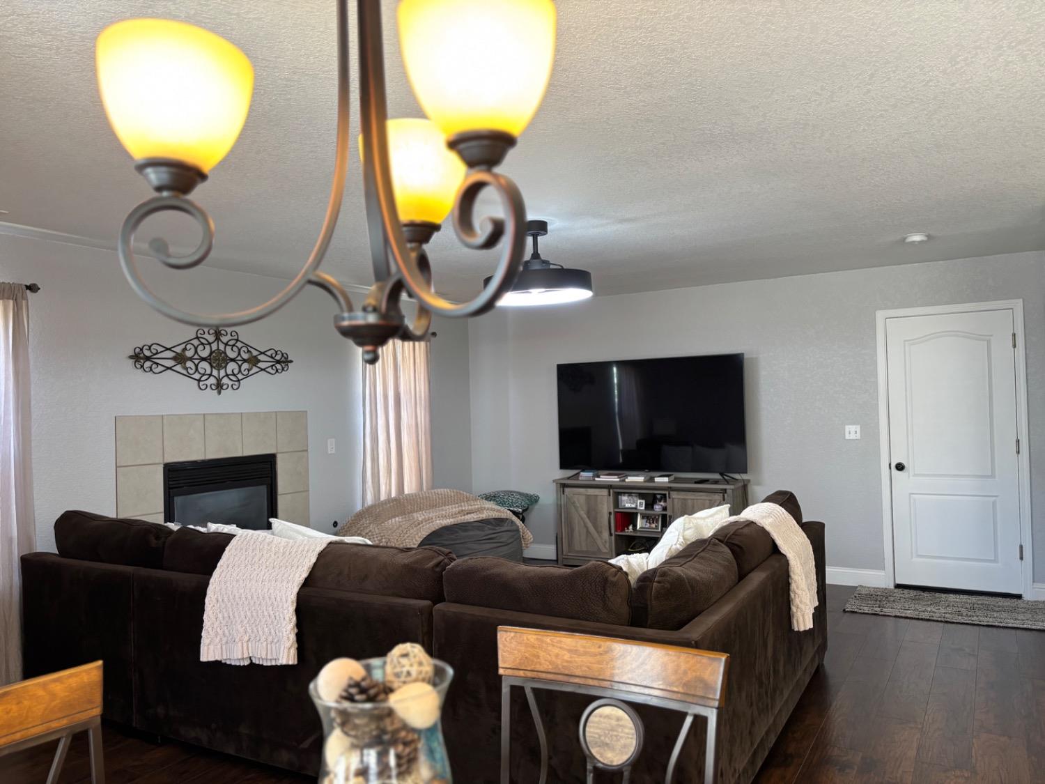 Detail Gallery Image 8 of 30 For 1617 Heath Way, Ceres,  CA 95307 - 4 Beds | 2/1 Baths