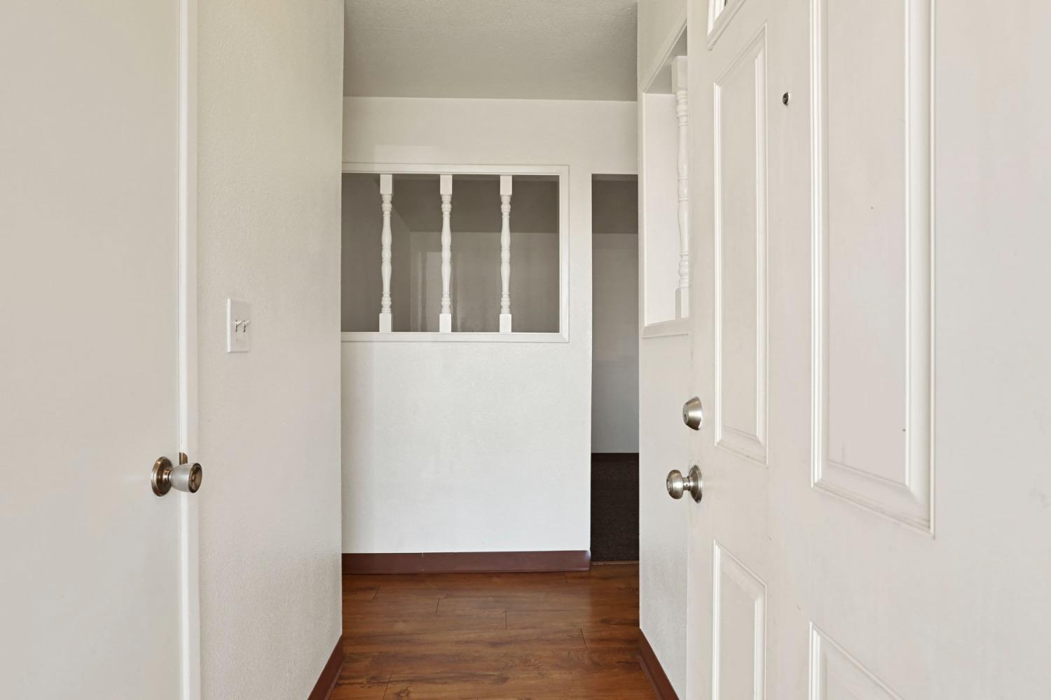 Detail Gallery Image 4 of 33 For 1806 Larkspur Ln, Ceres,  CA 95307 - 3 Beds | 2 Baths