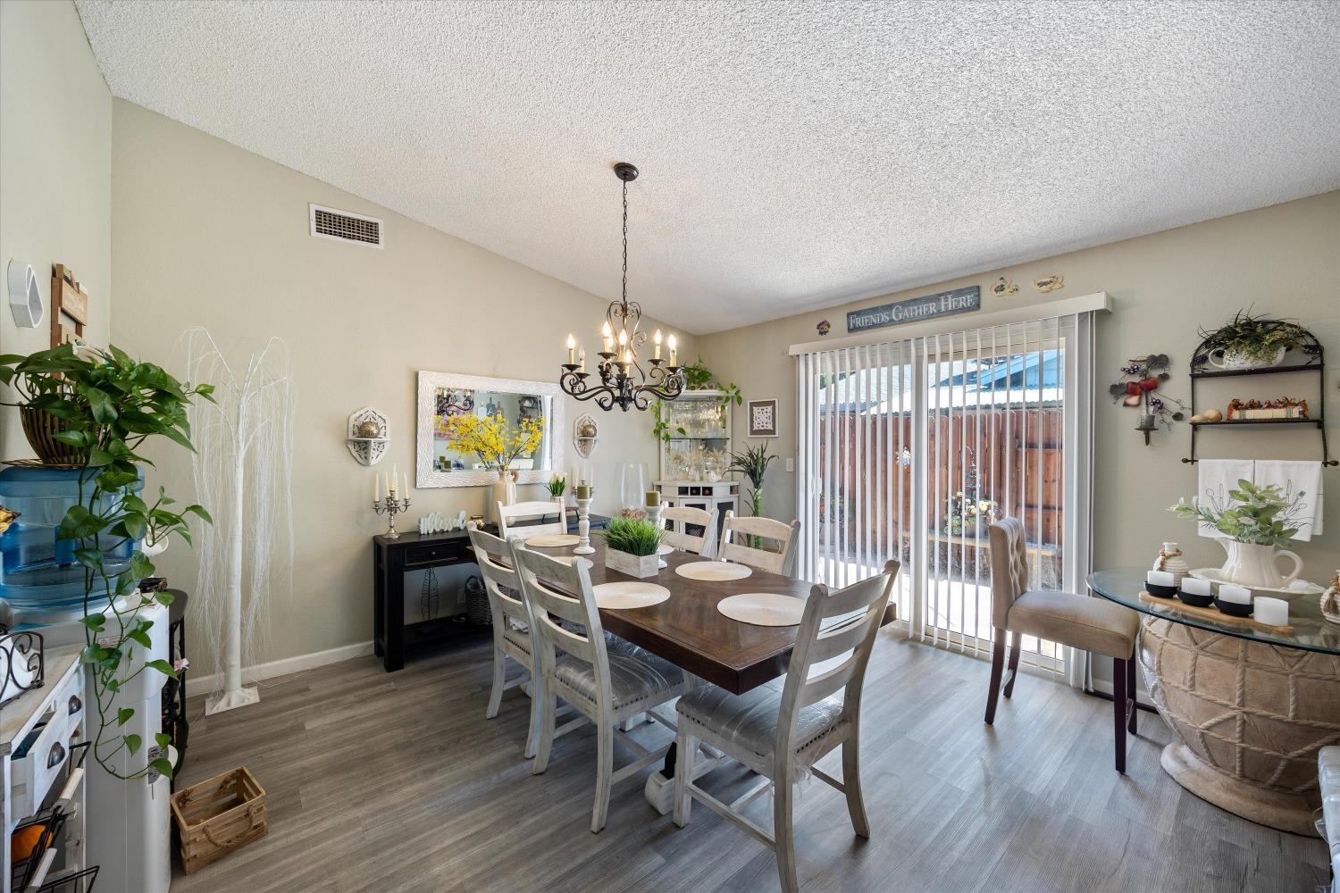Detail Gallery Image 8 of 32 For 7637 Maralee Way, Sacramento,  CA 95824 - 4 Beds | 2 Baths