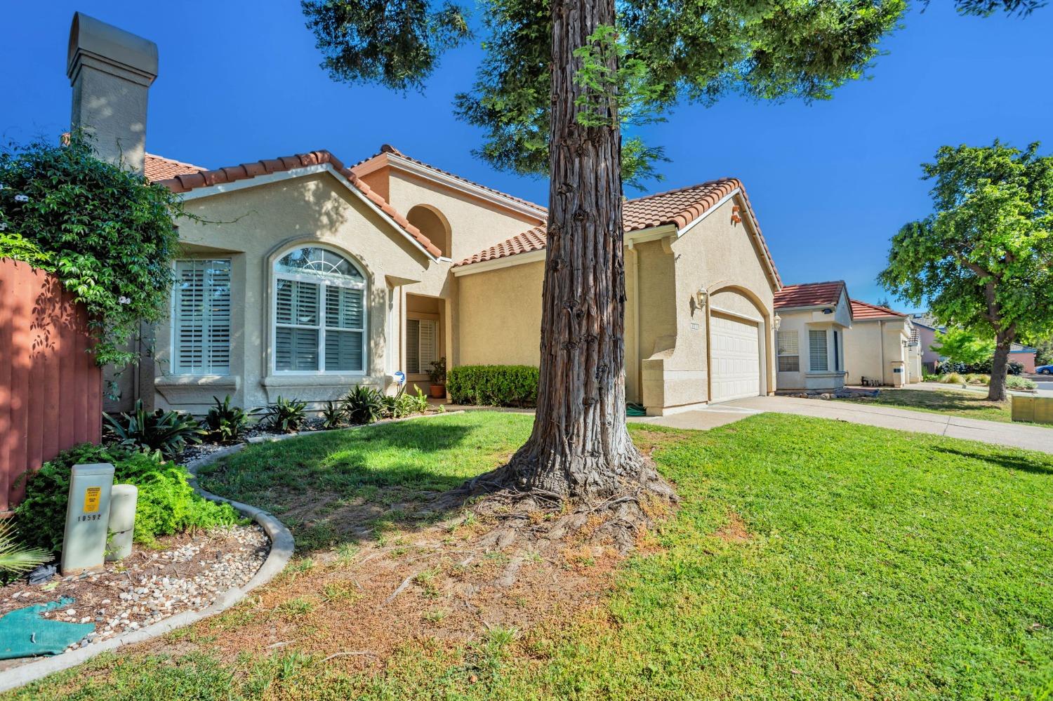 Detail Gallery Image 2 of 47 For 9034 Acorn Ridge Cir, Elk Grove,  CA 95758 - 4 Beds | 2 Baths