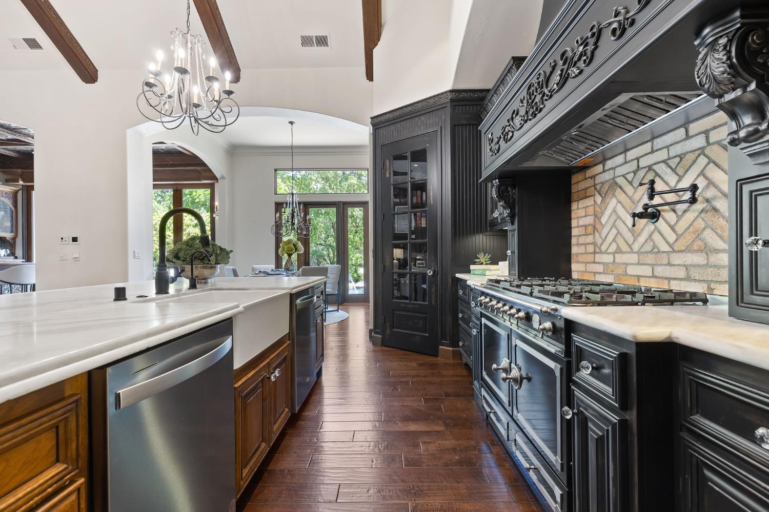 Detail Gallery Image 9 of 61 For 6120 Terracina Ct, Loomis,  CA 95650 - 7 Beds | 6/2 Baths
